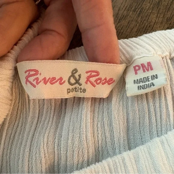 RIVER & ROSE White Long Sleeve Crinkle Pullover Top! Excellent condition! Medium - Picture 5 of 10